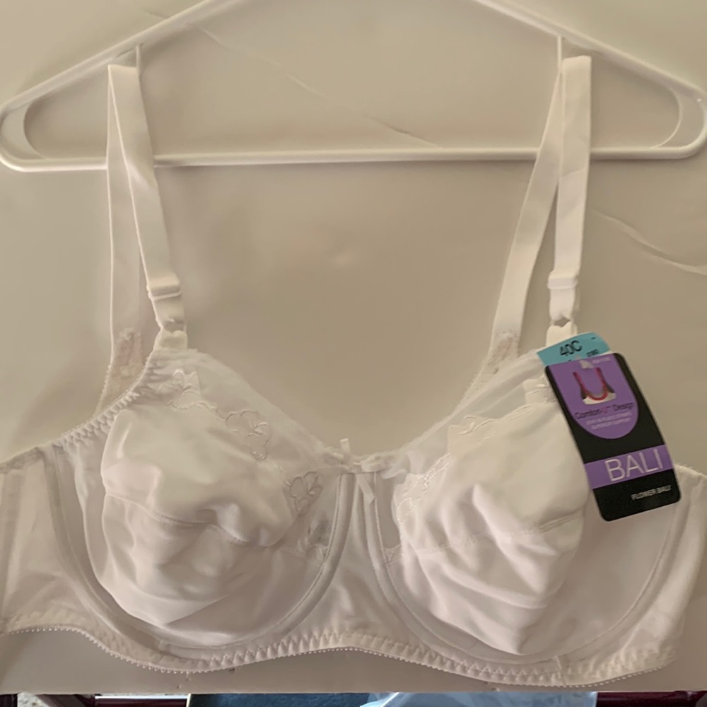 Bali Flower Comfort-U Design is white in the size 40C